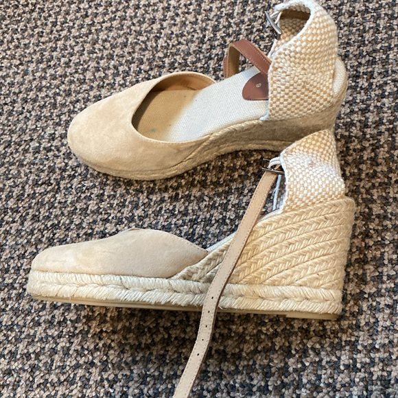 Suede cream colored wedges - Picture 3 of 7